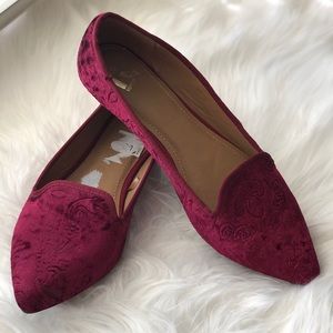 REPORT JITTERBUG > Velvet Embossed Flats